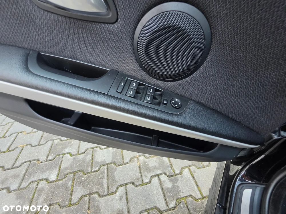 BMW Seria 3 318i Edition Sport - 10