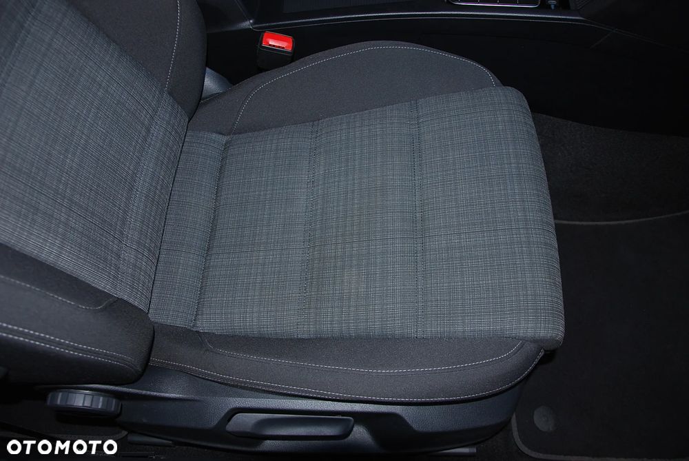 Volkswagen Passat - 11