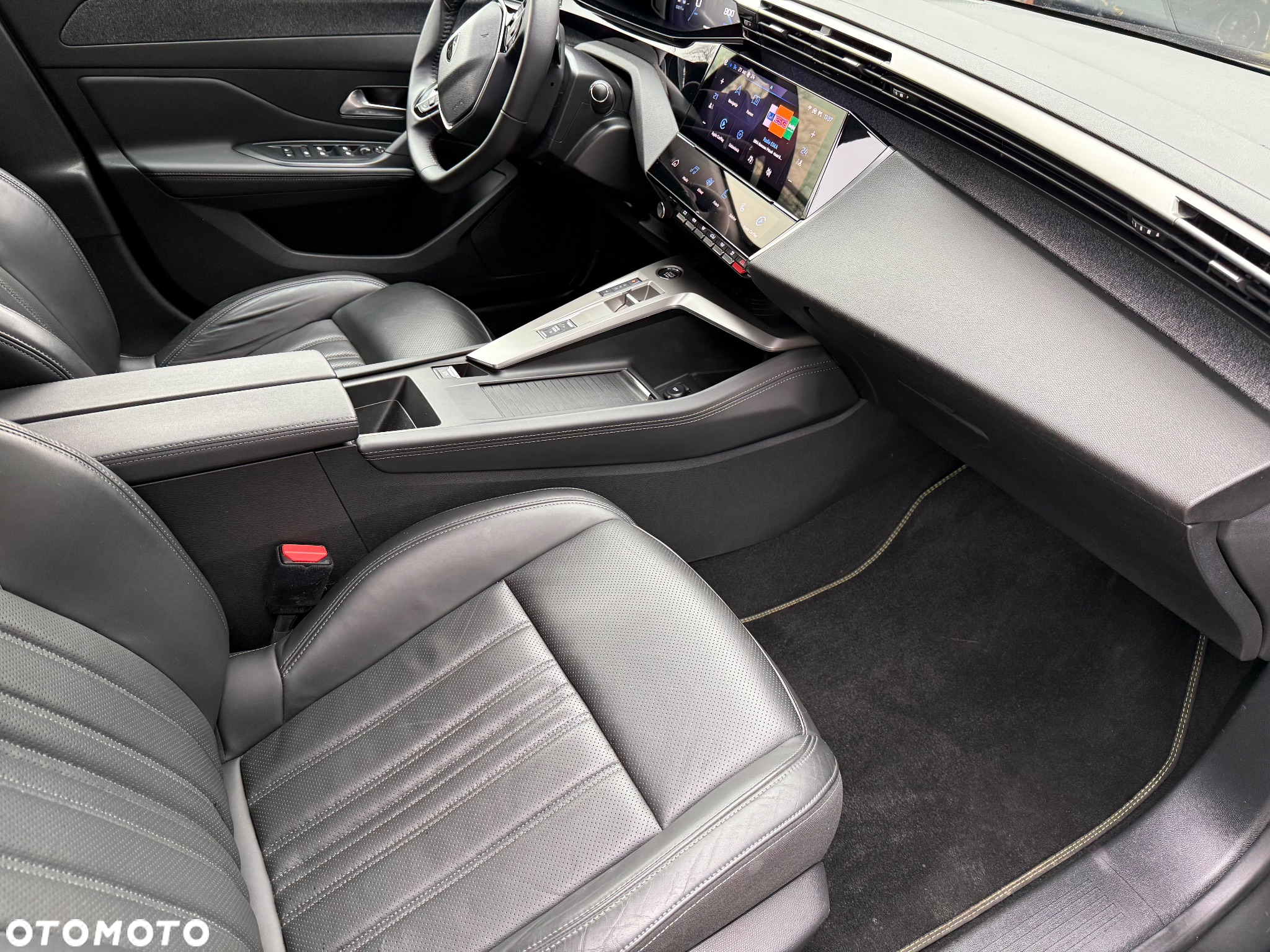 Peugeot 408 PureTech 130 EAT8 Allure Pack - 11