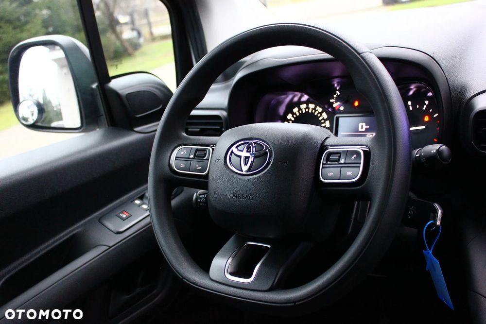 Toyota PROACE CITY BLASZAK 2 OSOBOWY 1.2 D-4T BENZYNA 110KM PEWNE AUTO FV23% - 36