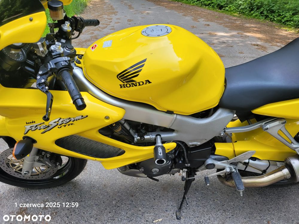 Honda VTR - 11