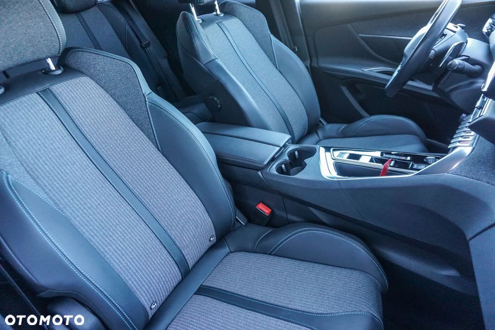 Peugeot 3008 1.6 PureTech Hybrid PHEV Allure Pack S&S EAT8 - 35