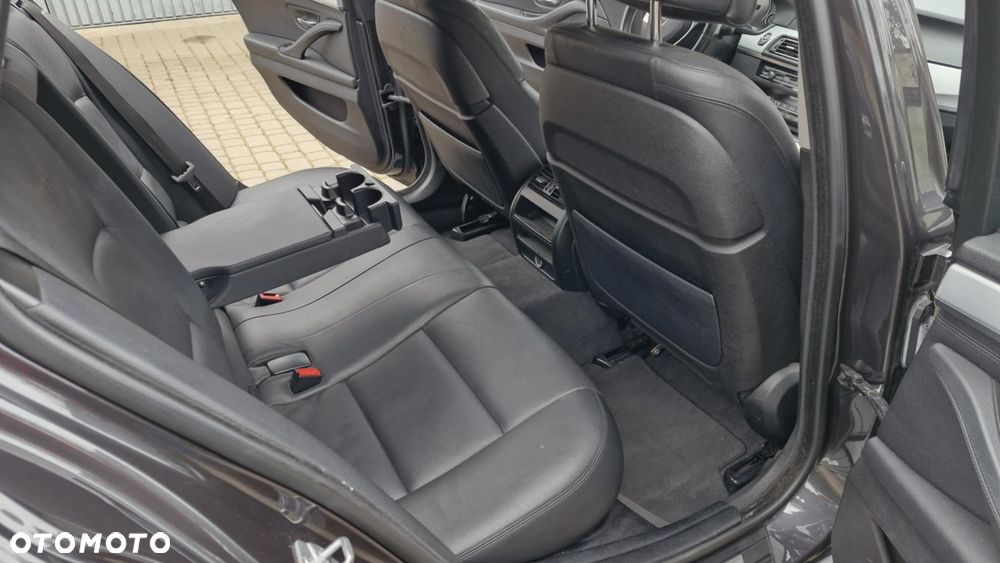 BMW Seria 5 528i xDrive Sport-Aut - 9
