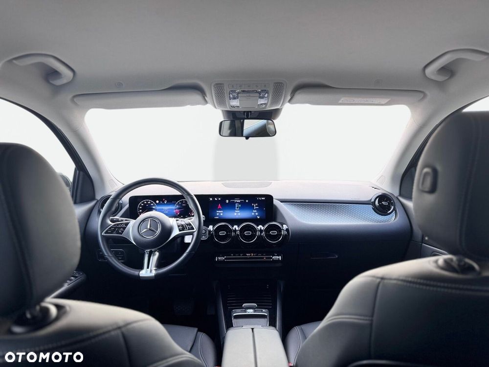 Mercedes-Benz GLA 180 - 14