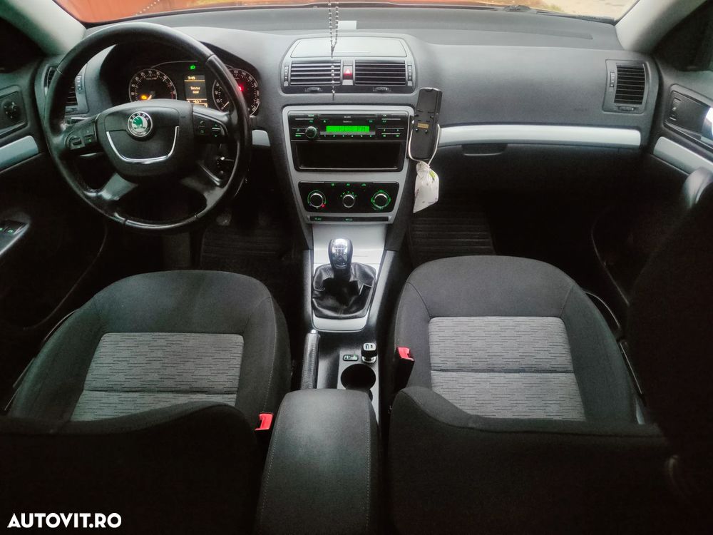 Skoda Octavia 1.6 TDI DPF Ambiente - 7