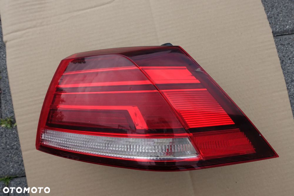 LAMPA PRAWY TYŁ GOLF VII LIFT 17r- HB - 1