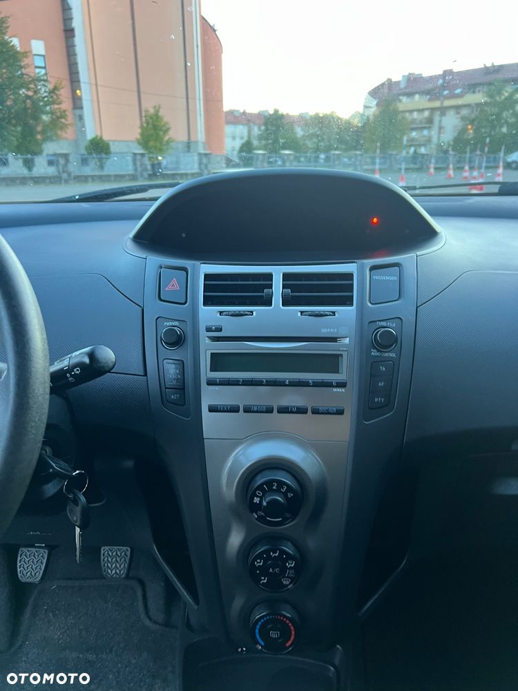 Toyota Yaris 1.0 VVT-i Sol - 27