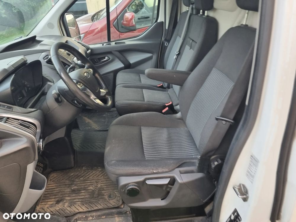 Ford TRANSIT CUSTOM - 13