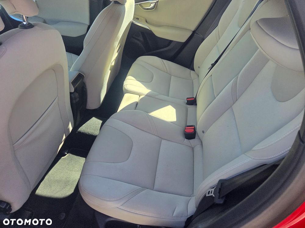 Volvo V40 D4 You - 18