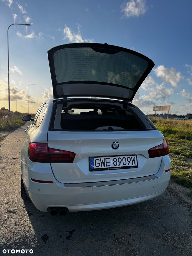 BMW Seria 5 525d xDrive - 9