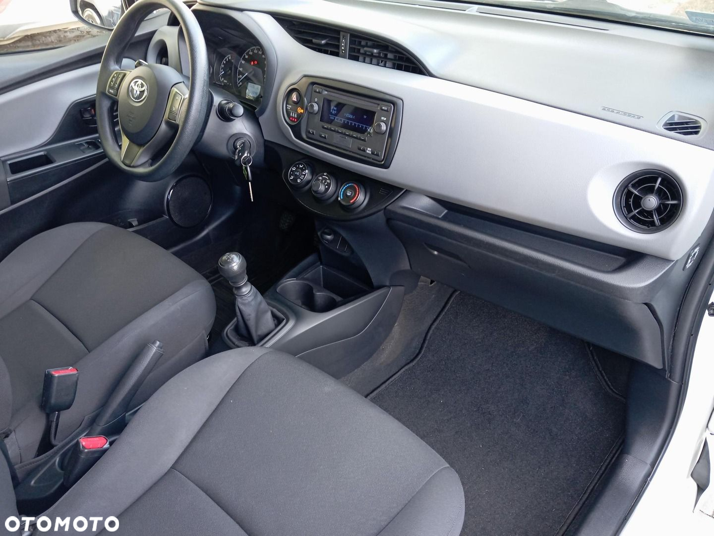 Toyota Yaris - 12