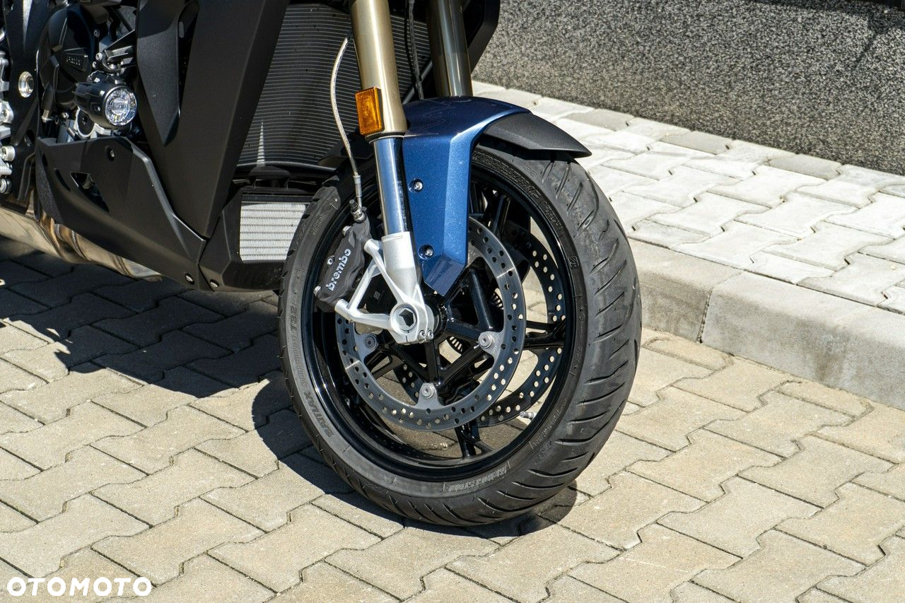 BMW XR - 9