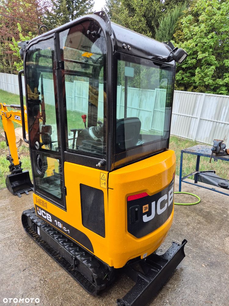 JCB 19c1 - 2