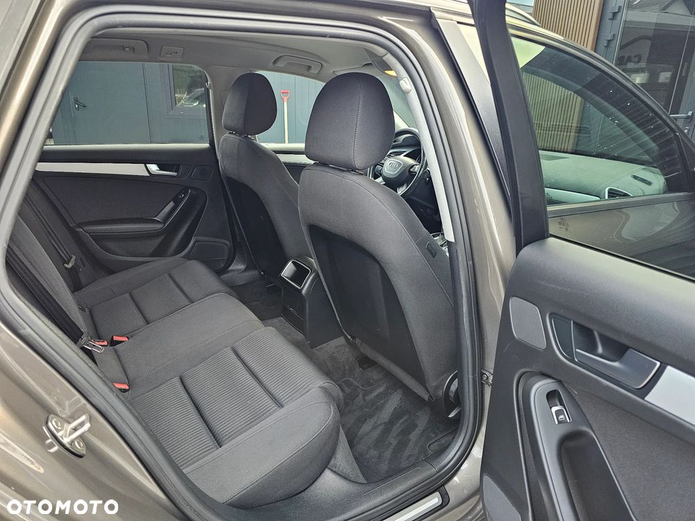 Audi A4 Avant 2.0 TDI DPF multitronic S line Sportpaket - 11