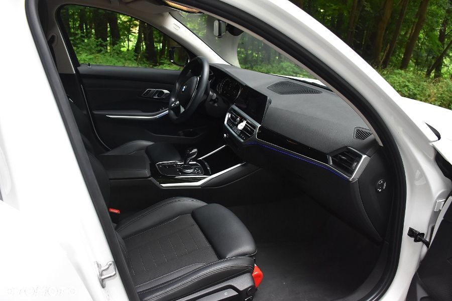 BMW Seria 3 320i - 17