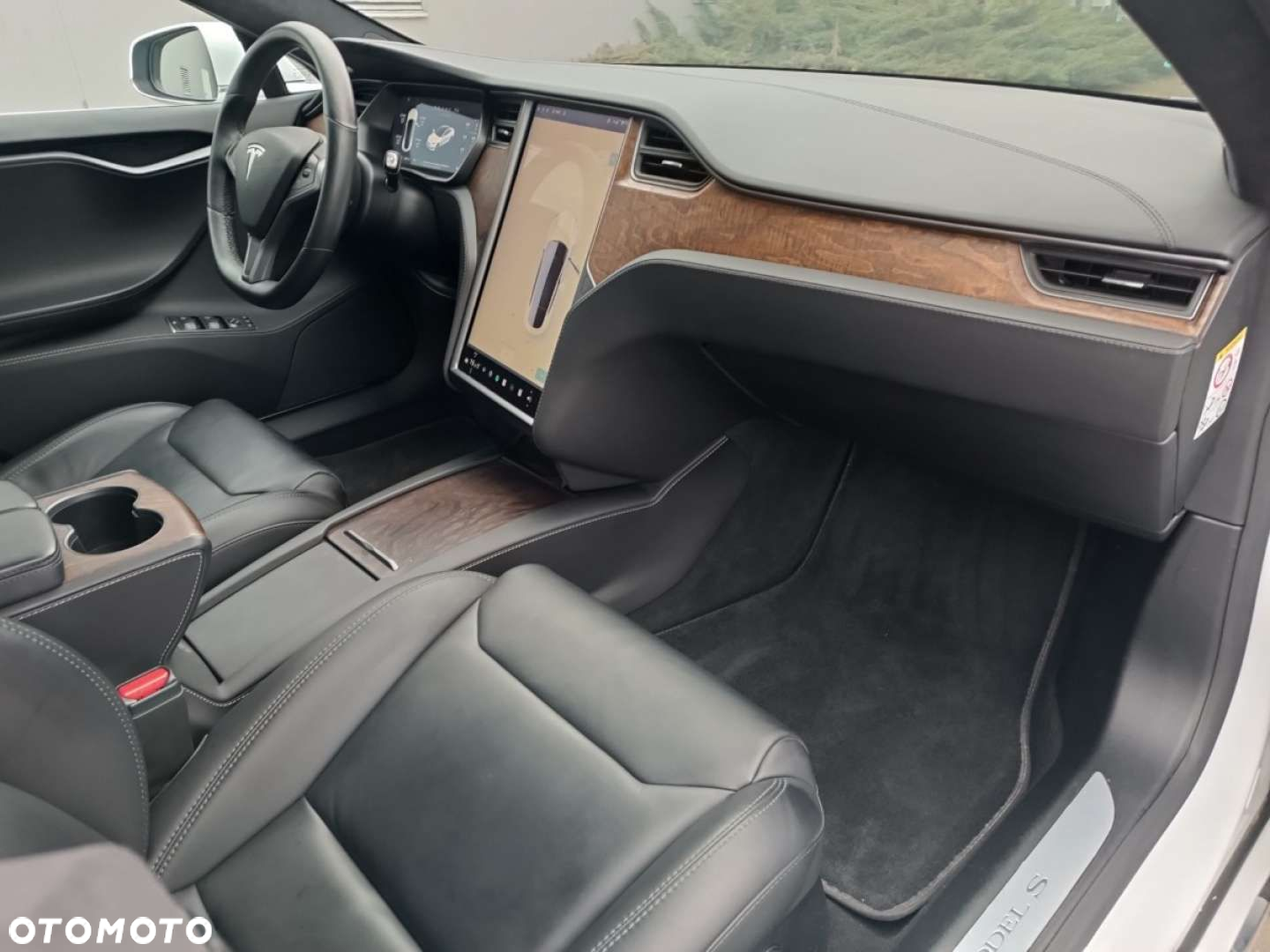 Tesla Model S - 35