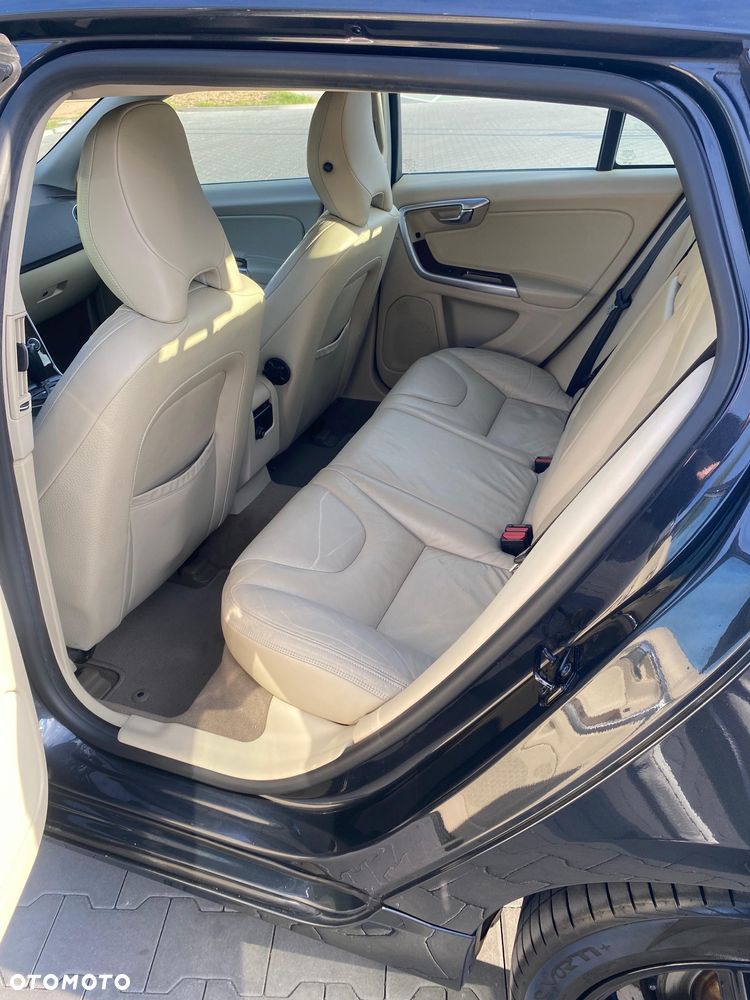 Volvo V60 D5 AWD Summum - 15