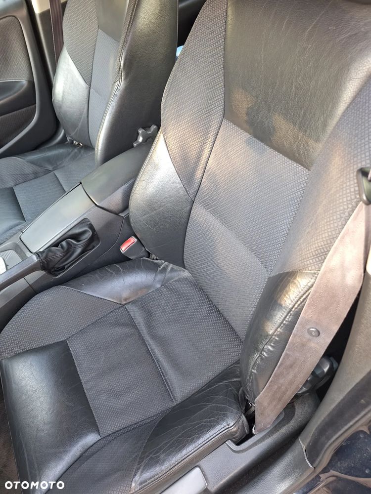 Volvo S60 2.4 - 12