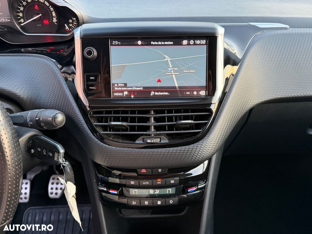 Peugeot 208 PureTech 110 Stop & Start Signature - 9