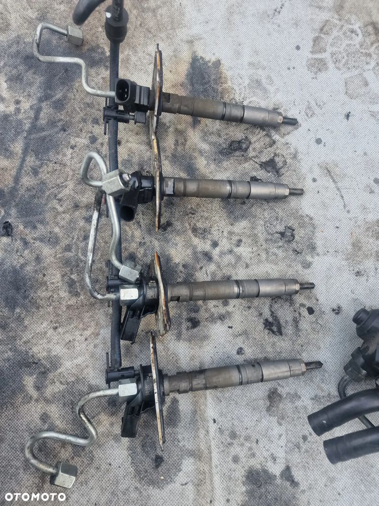 Komplet wtrysków z pompą 03L130 277 audi silnik CAG - 1