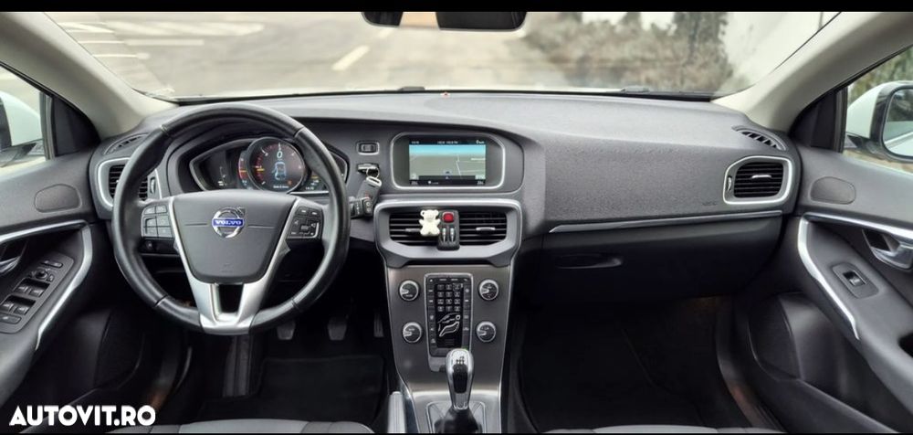 Volvo V40 D4 Momentum - 6