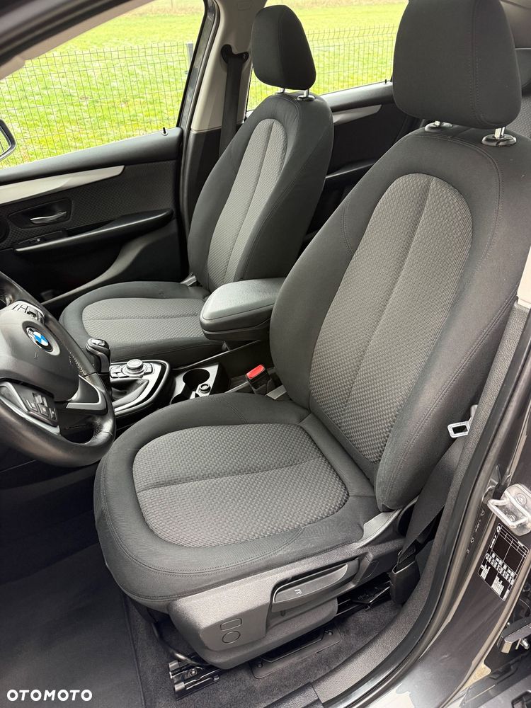 BMW Seria 2 218d - 15