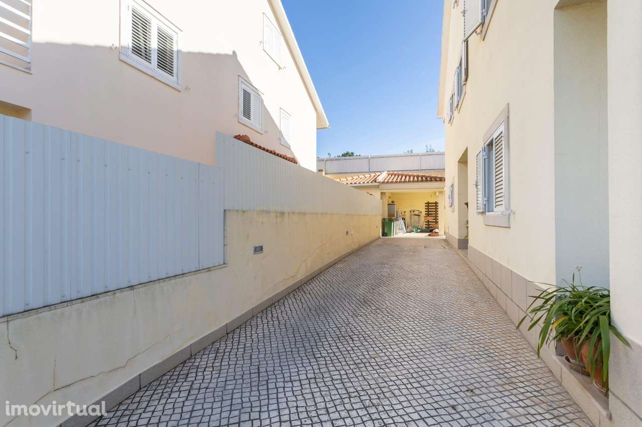 Moradia T4 em Fernão Ferro, Seixal - Oportunidade Única! - Grande imagem: 2/37