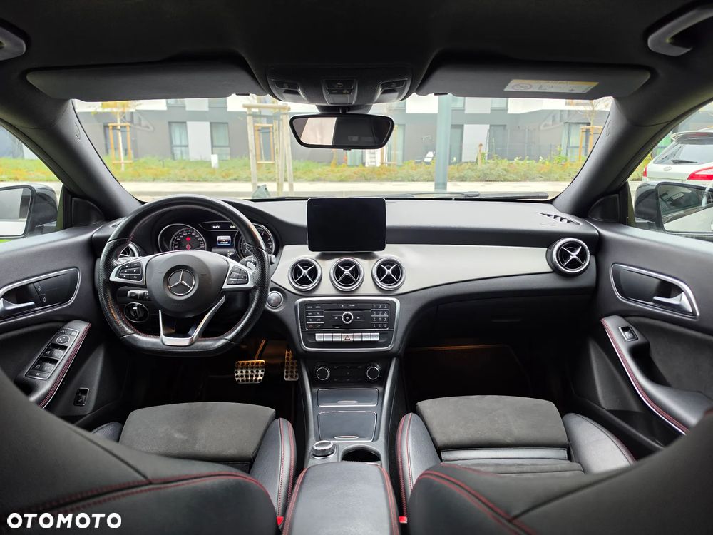 Mercedes-Benz CLA - 12