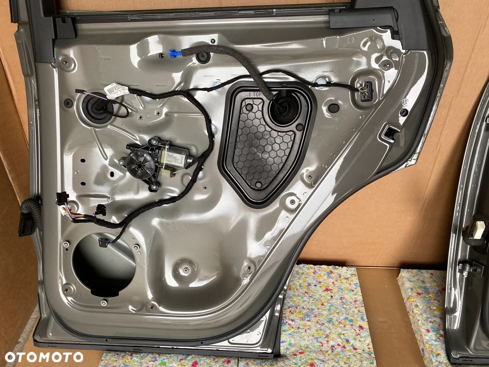 AUDI Q3 83A komplet drzwi przód tył prawe na prawą st. kolor Z7 Z7 LX7G 28km - 13