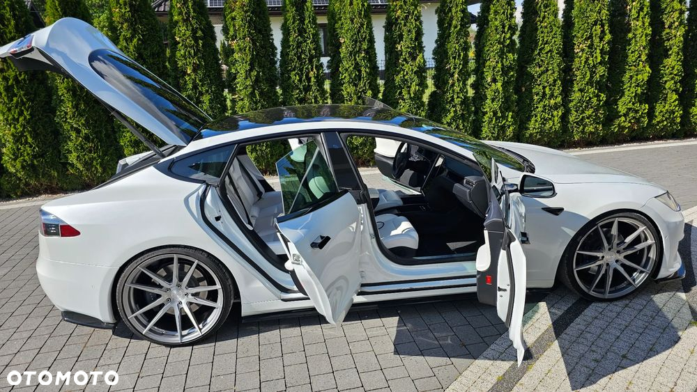Tesla Model S - 5