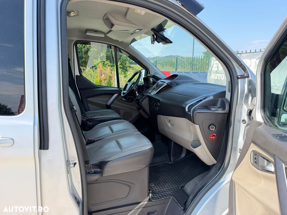 Ford Tourneo Custom - 30