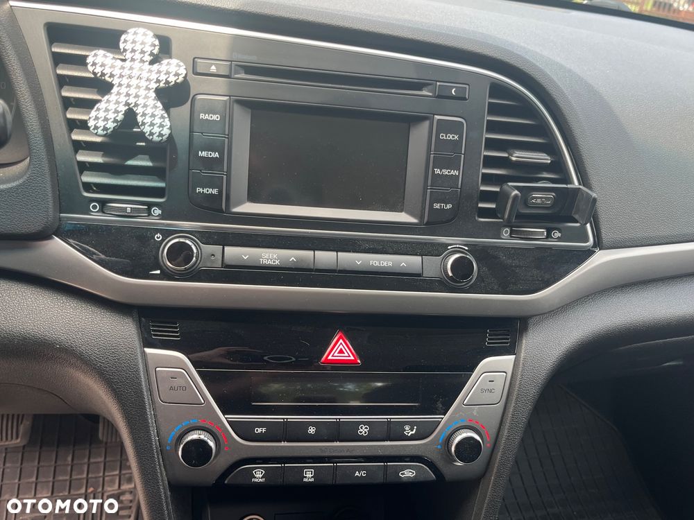 Hyundai Elantra 1.6 Style - 14
