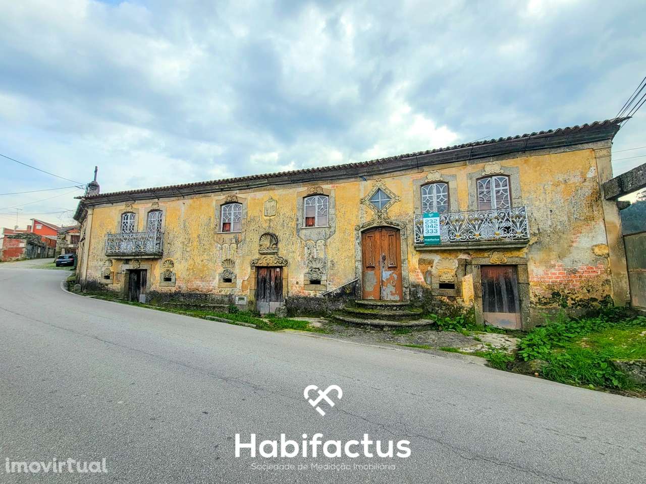 Moradia Nobre T3 Isolada, Abrasonada para Reconstrução Total, á venda - Grande imagem: 3/25