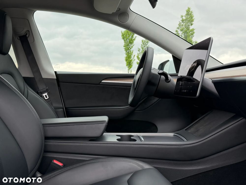 Tesla Model Y - 7