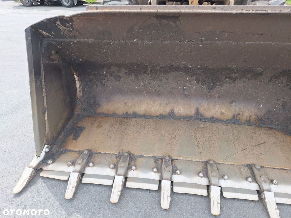 CAST 928 F 4X4 - 33