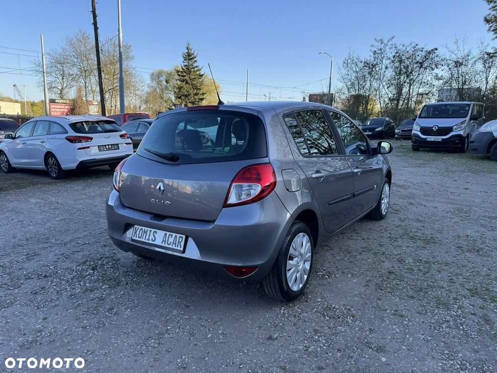 Renault Clio - 30