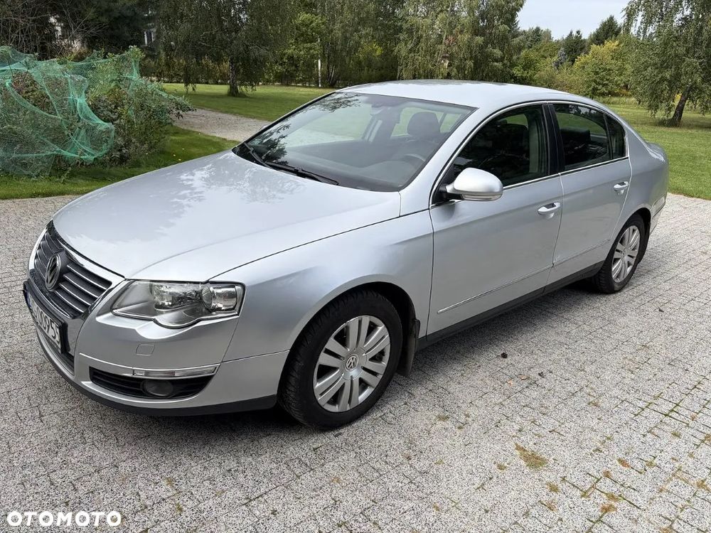 Volkswagen Passat - 1