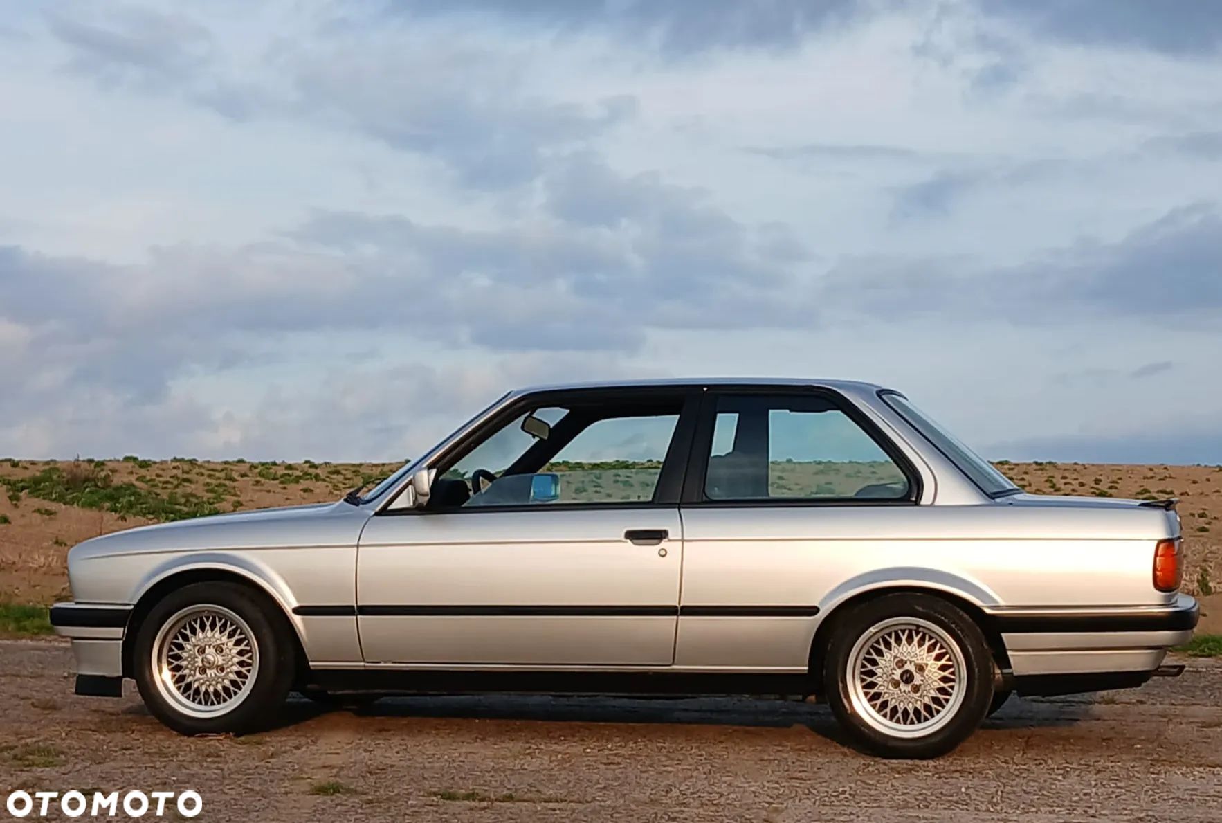 BMW Seria 3 318is - 1
