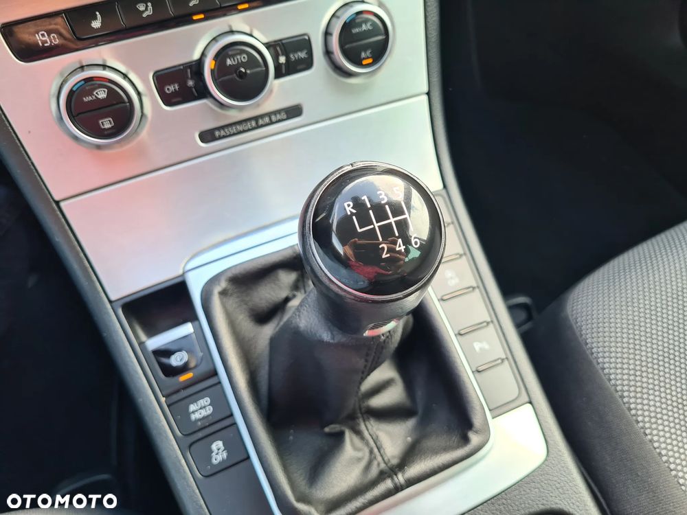 Volkswagen Passat 1.6 TDI Comfortline - 19