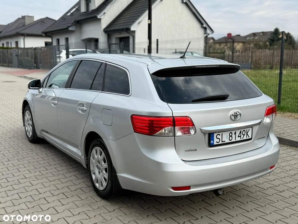 Toyota Avensis 1.8 Premium EU5 - 8