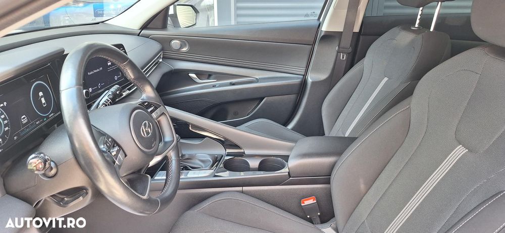 Hyundai Elantra 1.6 l 123 CP CVT Highway - 15