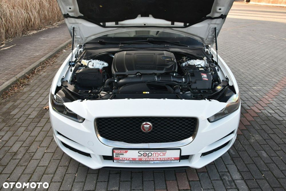 Jaguar XE - 22