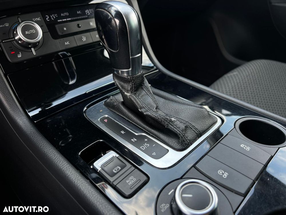 Volkswagen Touareg - 12