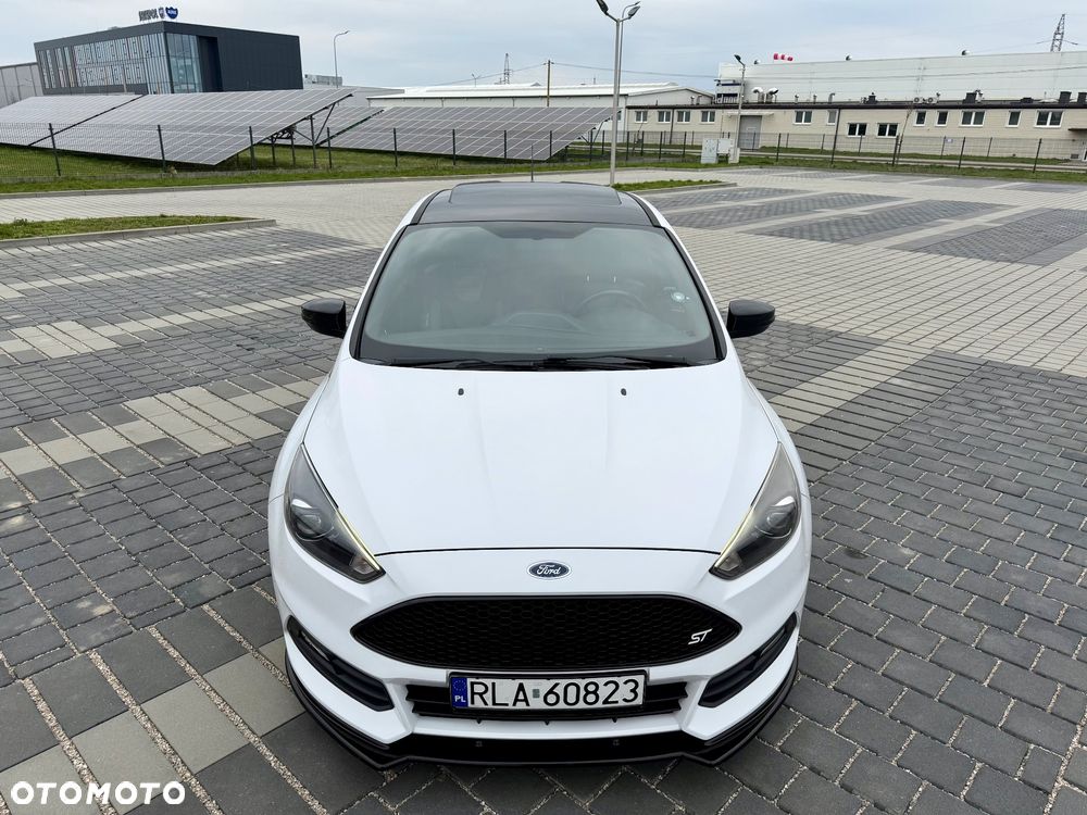 Ford Focus 2.0 EcoBoost ST mit Leder-Sport-Paket - 16