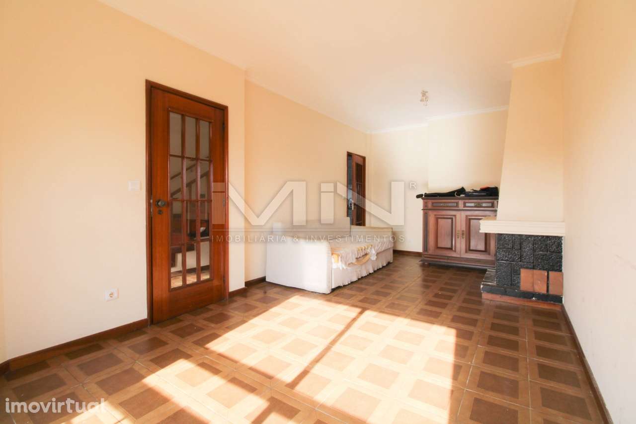 Moradia de 3 Frentes com Vista Panorâmica no Coração de Gondomar - Grande imagem: 3/57