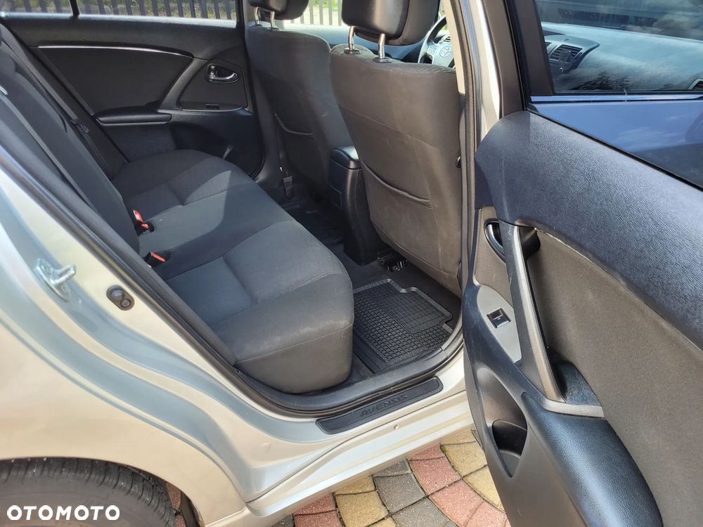 Toyota Avensis 1.8 Sol - 14