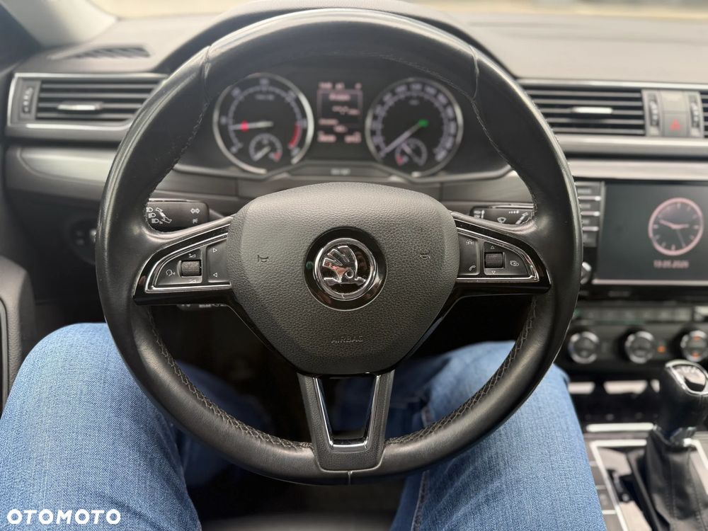Skoda Superb 2.0 TDI Style DSG - 27