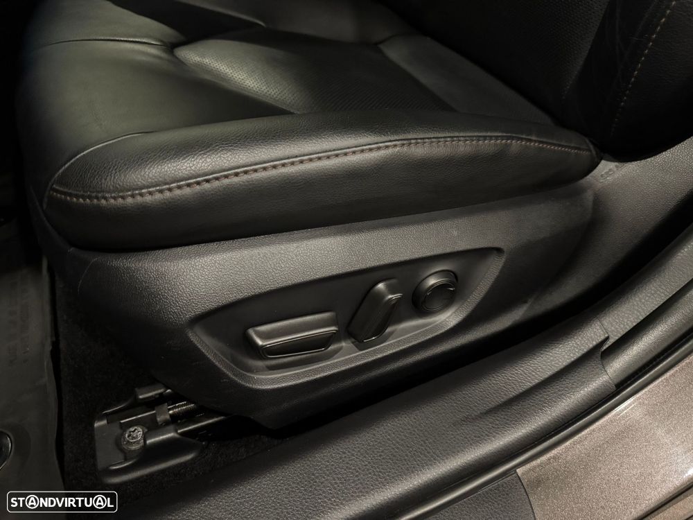 Toyota Camry 2.5 Hybrid Luxury - 54