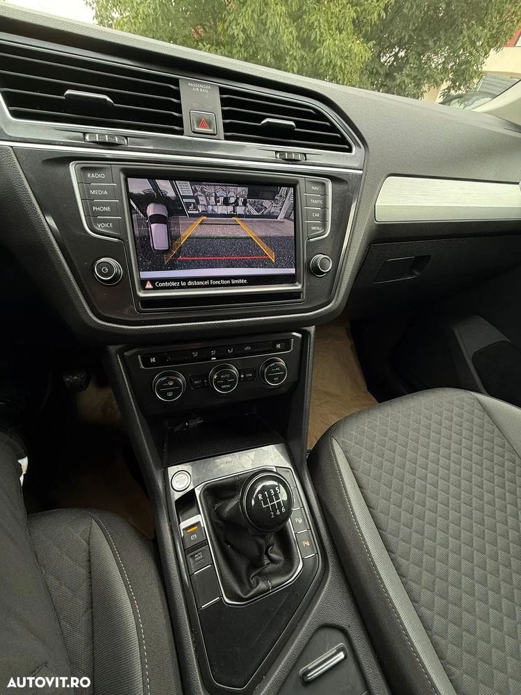 Volkswagen Tiguan - 12