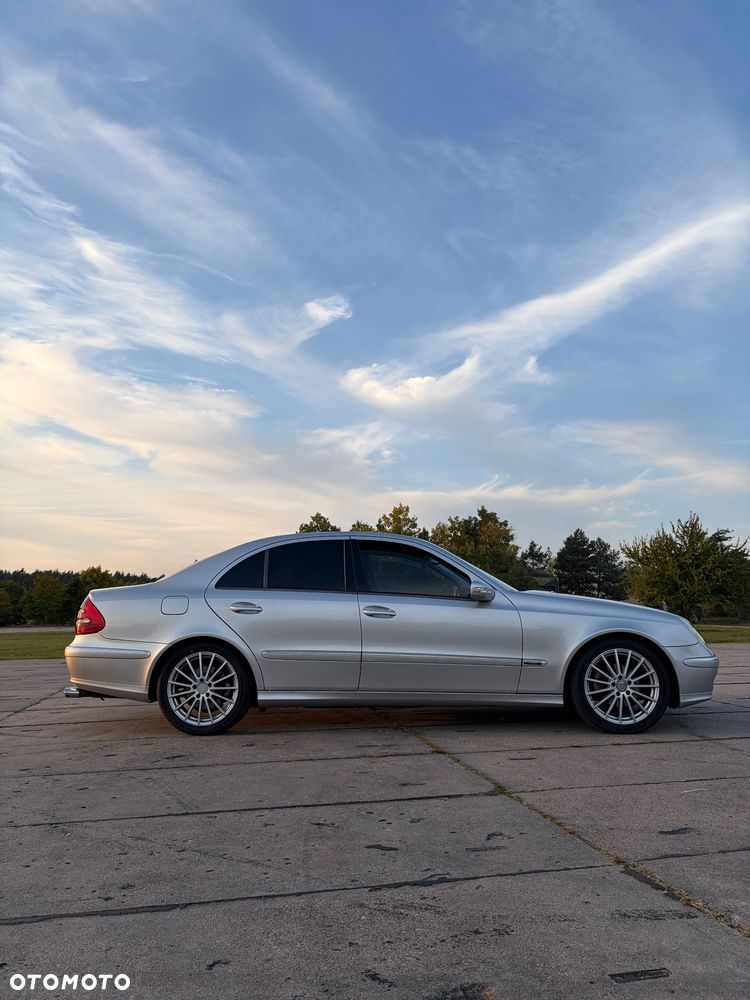 Mercedes-Benz E-Class 2004 photo 3